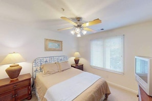 WiFi, bed sheets - Beautiful home close to the Atlantic w/shared pool, private washer/dryer, WiFi (Virginia Beach)