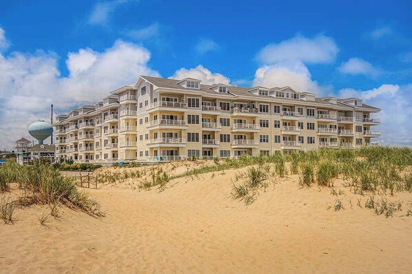 Exterior - Newly renovated condo in oceanfront building with pool & outdoor showers (Virginia Beach)