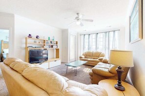 Fernseher, DVD-Player, Arbeitsbereiche