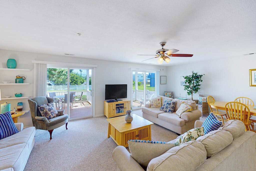 1st-floor Seaside Condo 1 Block From Beach With Pool & Private Deck - 維吉尼亞海灘