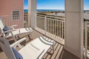 Property grounds - Vacation escape with beach and bay views, pools, & balconies (Virginia Beach)