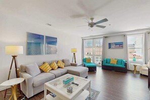 TV, offices - Peaceful pool view condo close to the beach and nature with games, AC & balcony (Virginia Beach)