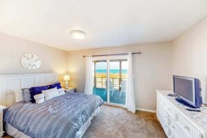 Iron/ironing board, WiFi, bed sheets - Inviting oceanfront home with amazing views, private pool & deck (Virginia Beach)