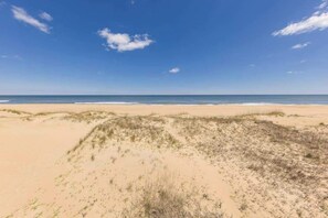 On the beach - Inviting oceanfront home with amazing views, private pool & deck (Virginia Beach)