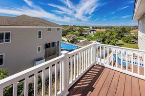 Property grounds - Lovely, contemporary home w/private pool/hot tub, easy beach access, central AC (Virginia Beach)