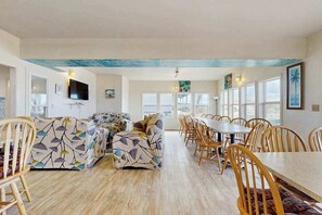 Dining - Lovely house near Sandbridge Beach -  decks with stunning ocean views & hot tub (Virginia Beach)