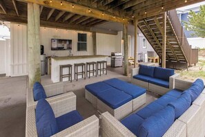 Terrace/patio - Oceanside beach house w/game room, pool & W/D (Virginia Beach)