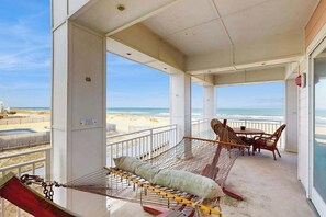 Terrace/patio - Oceanfront corner condo with incredible views, balcony, pool, gym & AC (Virginia Beach)