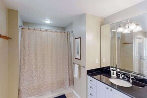 Shower, towels - 2nd-floor bay- & ocean-view condo with balcony, outdoor pool, grills & gym (Virginia Beach)