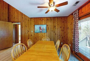Dining - Wonderful dog-friendly home w/deck, W/D, large backyard, & A/C (Virginia Beach)