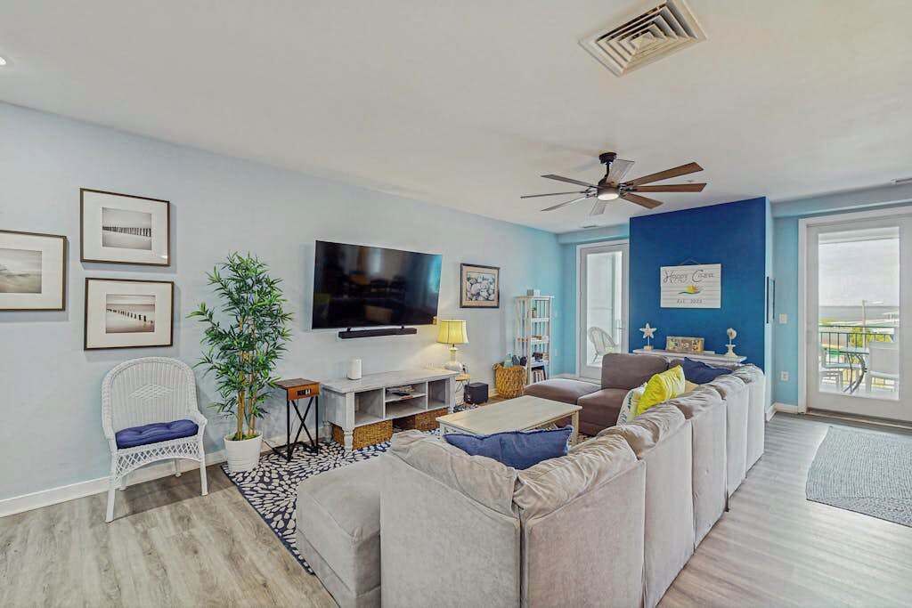 1st-floor Condo With Views Of Back Bay, Balcony, Ac, Outdoor Pool & Gym - Virginia Beach, VA