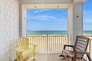 Property grounds - Beachfront condo with magnificent views, balcony, pools & gym (Virginia Beach)