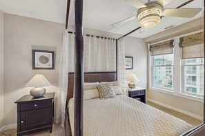 Iron/ironing board, WiFi, bed sheets - Cozy condo close to beach with AC, W/D, fitness room & pool (Virginia Beach)