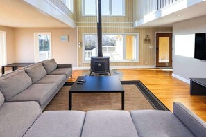 Interior - Bayfront dog-friendly retreat w/ private, seasonal pool, decks, game rooms & AC (Virginia Beach)