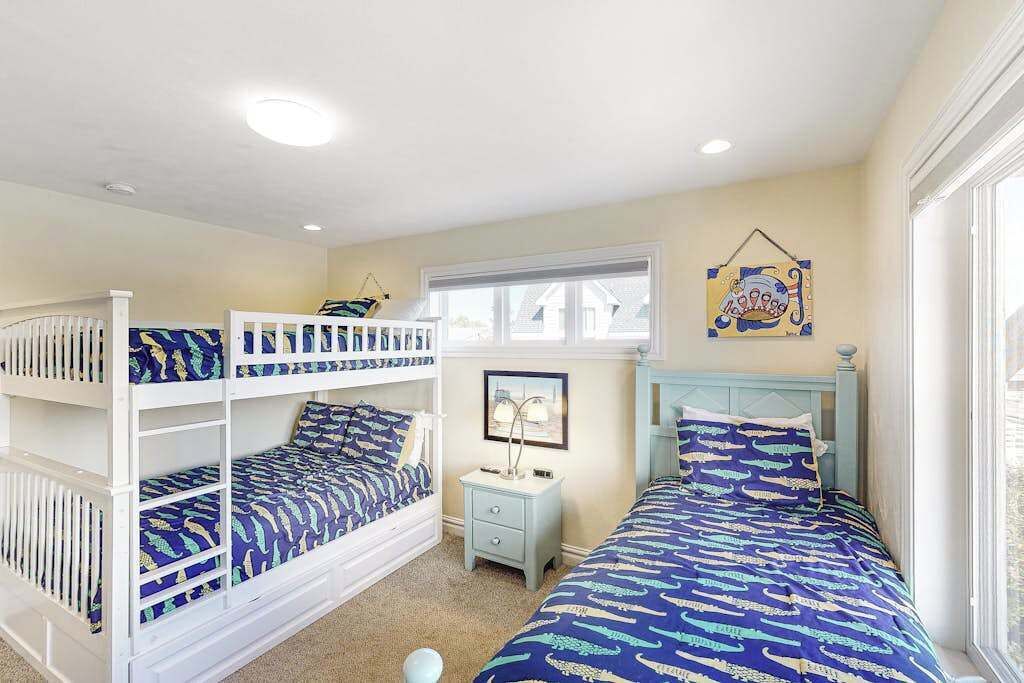 WiFi, bed sheets