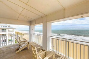 Property grounds - Two-story, oceanfront penthouse with 2 huge balconies, 3 pools & 2 gyms (Virginia Beach)