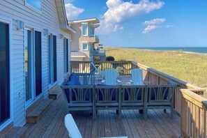 Terrace/patio - Oceanfront home with beach access, huge decks & pool table - great for groups (Virginia Beach)