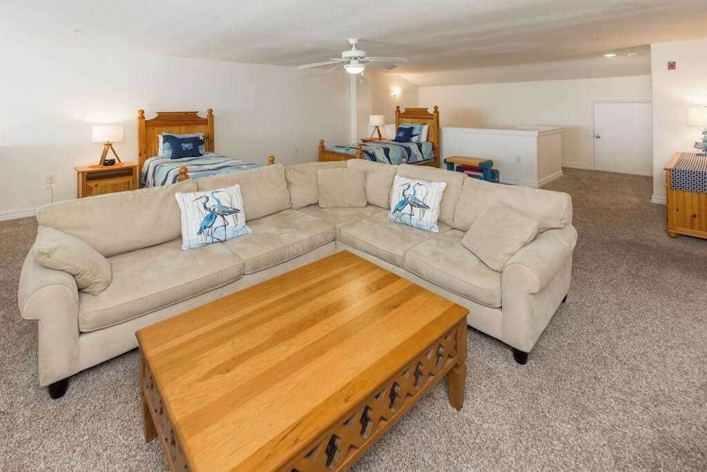 Southside, 2-level Condo With Big Ocean Views, Balcony, Wifi & On-site Pool/gym - Virginia Beach