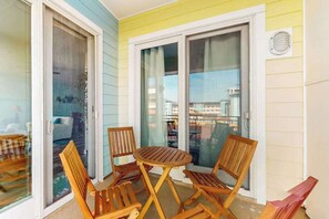 Outdoor dining - Sunlit single-level condo with pool, washer/dryer, central AC, & balcony (Virginia Beach)