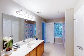 Shower, towels - 1st-floor condo 1 block from the beach w/private washer & dryer & shared pool (Virginia Beach)