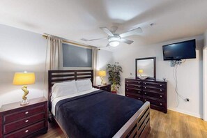 WiFi, bed sheets - Oceanfront condo with 2 balconies, beach views, W/D & pool & gym (Virginia Beach)
