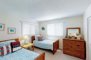 Iron/ironing board, WiFi, bed sheets - Oceanfront home w/private pool, beautiful views, WiFi, central AC, private W/D (Virginia Beach)