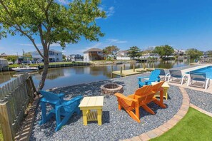 Pool - Wonderful home on the bay with private dock and pool, WiFi, washer/dryer (Virginia Beach)
