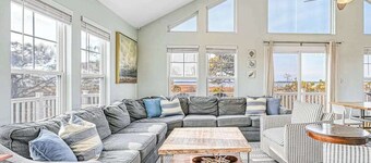 9BR home with private pool, hot tub & 4 min to beach, free WIFI