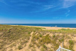 On the beach - Oceanfront home w/ocean views, WiFi, central AC, balcony, deck, washer/dryer (Virginia Beach)