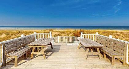 Oceanfront home w/ocean views, WiFi, central AC, balcony, deck, washer/dryer