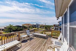 Terrace/patio - Oceanside retreat with private tennis/pickleball court, easy beach access & AC (Virginia Beach)