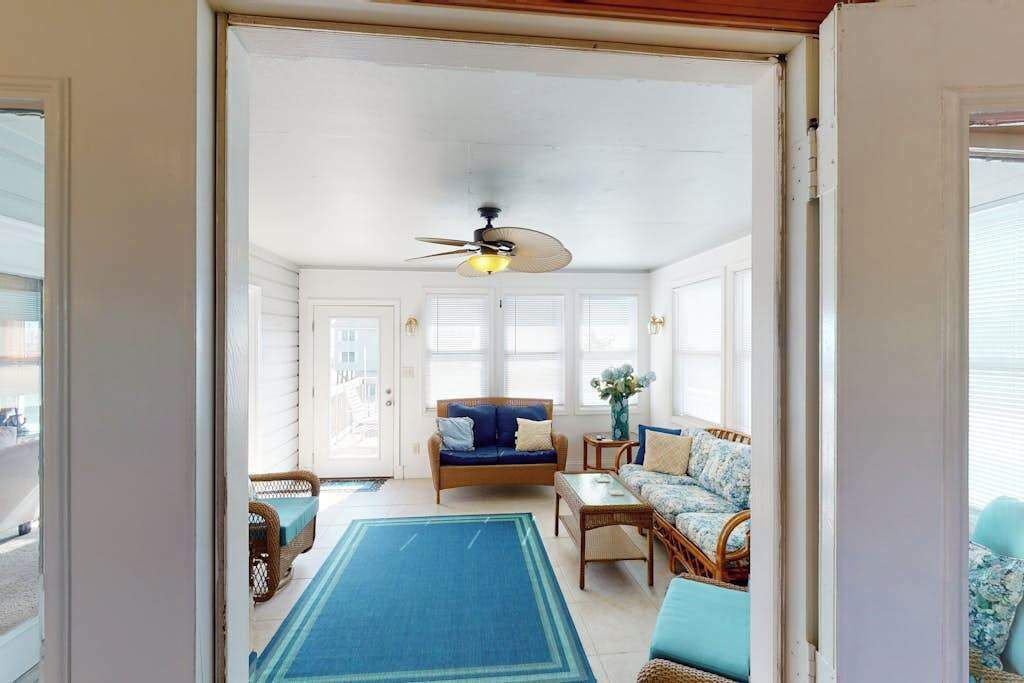 TV, DVD player, offices