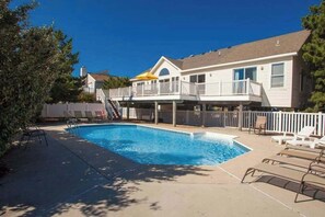 Pool - Oceanside beach home private outdoor pool, fast WiFi & W/D - dog-friendly (Virginia Beach)