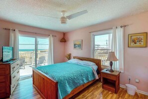 Iron/ironing board, WiFi, bed sheets - Fantastic Semi-Oceanfront Home w/Private Pool + Free WiFi, Steps from the Beach (Virginia Beach)