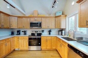 Fridge, microwave, oven, stovetop - Fantastic Semi-Oceanfront Home w/Private Pool + Free WiFi, Steps from the Beach (Virginia Beach)