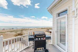 Property grounds - Oceanfront home with private pool, hot tub, amazing views, media room, game room (Virginia Beach)