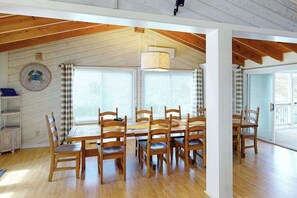 Dining - Lakefront home with water access, canoes & screened porch - walk to the beach (Virginia Beach)