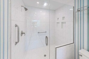 Shower, towels - Lakefront home with water access, canoes & screened porch - walk to the beach (Virginia Beach)