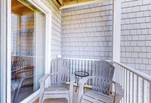 Terrace/patio - Bright Condo with On-Site Pool just a Block from the Beach (Virginia Beach)
