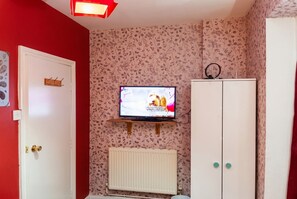 Interior - Guest-favourite Birmingham suites with free parking and all amenities (West Midlands)