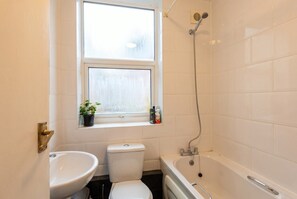 Hair dryer, towels - Guest-favourite Birmingham suites with free parking and all amenities (West Midlands)