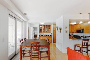Dining - Contemporary 4th-floor ocean & bay-view retreat with outdoor pool, gym, & AC (Virginia Beach)