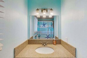 Een douche, handdoeken