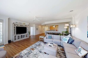 TV, offices - Brand-new condo steps from beach with balcony, WiFi, pool & gym (Virginia Beach)