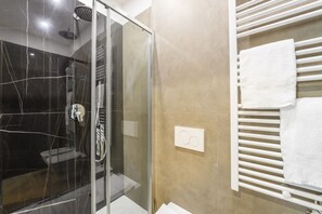 Shower, bidet, towels, shampoo - Cesariano, 11 - Downtown - Park & Movida (Milan)