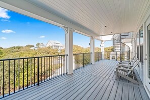 Terrace/patio - 🐚Private Pool | 4 Bikes + Golf Cart | Steps to Beach | Gulf Views | 30A All Day (Santa Rosa Beach)