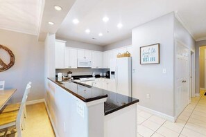 Fridge, microwave, oven, stovetop - Oceanfront condo w/incredible beach views, shared outdoor pool, gym, & A/C (Virginia Beach)