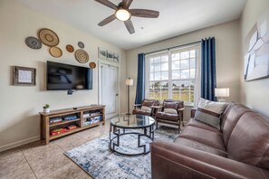 TV - WP302 - 3RD Floor Unit - Near Attractions (Kissimmee)