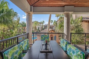 Outdoor dining - ⛱️Walk to Beach | Community Pool & Hot Tub | Casa del Mare⛱️ (Miramar Beach)