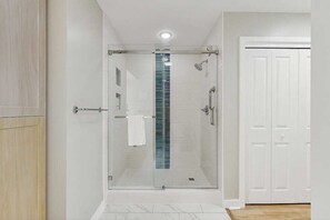 Shower, hair dryer, towels - Renovated condo with ocean and back bay views, central AC, & pools (Virginia Beach)
